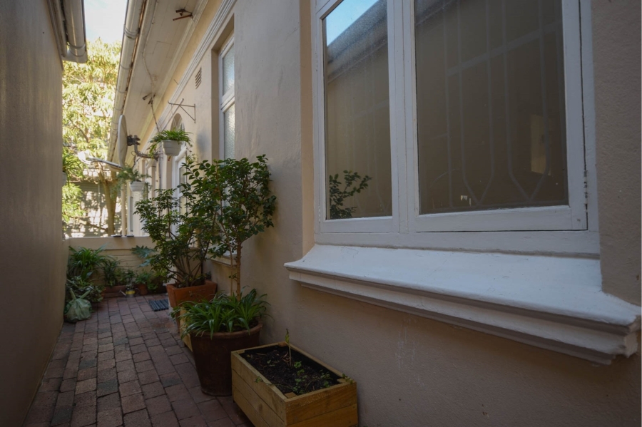 2 Bedroom Property for Sale in Sea Point Western Cape